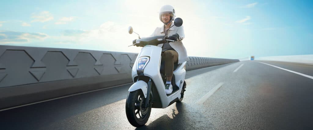 Scoopy Prestige White